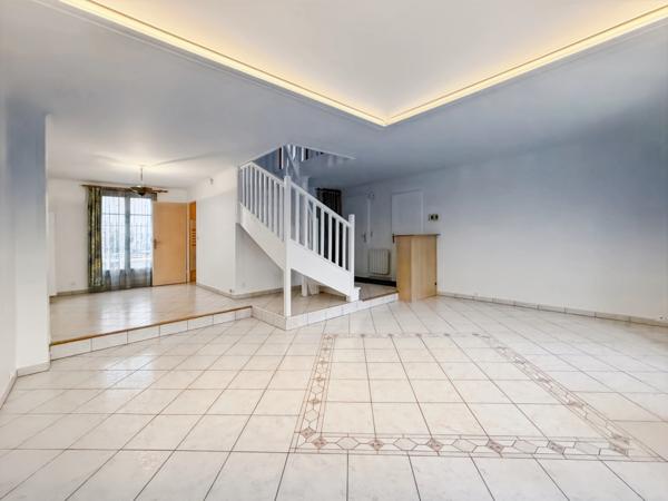 Maison familiale de 173 m² à vendre à Vauréal – 6 pièces, 4 chambres, état impeccable