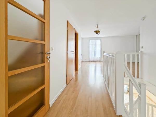 Maison familiale de 173 m² à vendre à Vauréal – 6 pièces, 4 chambres, état impeccable