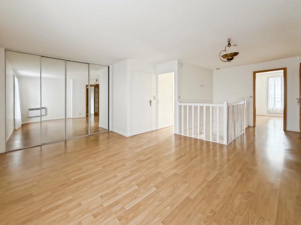 Maison familiale de 173 m² à vendre à Vauréal – 6 pièces, 4 chambres, état impeccable