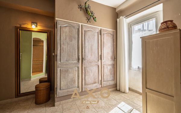 MALLEMORT - ENSEMBLE IMMOBILIER - T9 - ATELIER D ARTISTE - GRANGE - ABRI VOITURE - GARAGE 750 000€