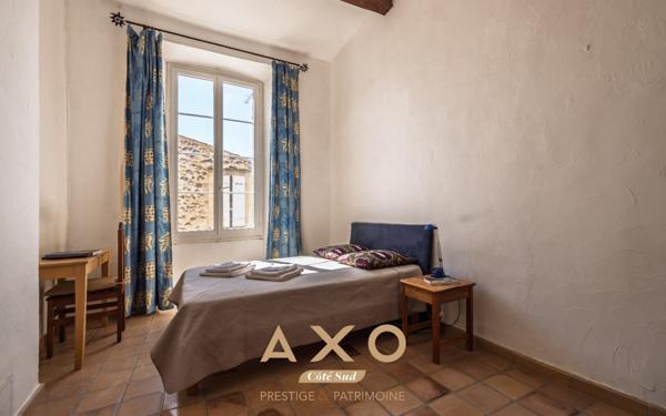 MALLEMORT - ENSEMBLE IMMOBILIER - T9 - ATELIER D ARTISTE - GRANGE - ABRI VOITURE - GARAGE 750 000€