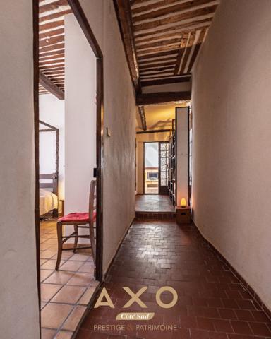 MALLEMORT - ENSEMBLE IMMOBILIER - T9 - ATELIER D ARTISTE - GRANGE - ABRI VOITURE - GARAGE 750 000€