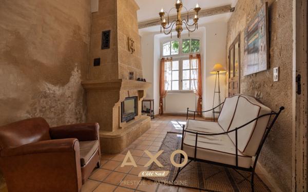 MALLEMORT - ENSEMBLE IMMOBILIER - T9 - ATELIER D ARTISTE - GRANGE - ABRI VOITURE - GARAGE 750 000€