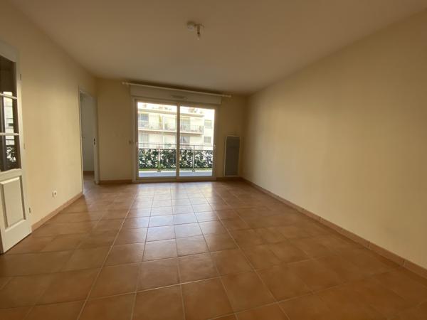 NANTES - Pont Motte Rouge T2 récent 53 m2 avec balcon et gar