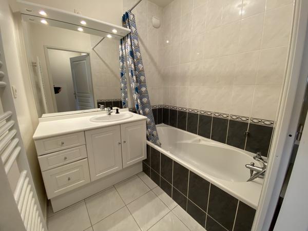 NANTES - Pont Motte Rouge T2 récent 53 m2 avec balcon et gar