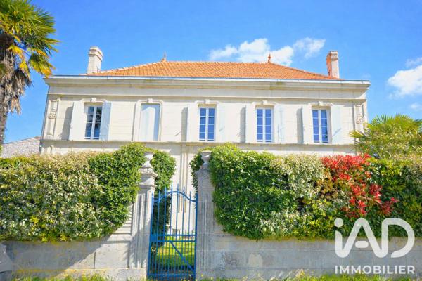 Maison à vendre 8 pièces 272 m² Corme-Écluse