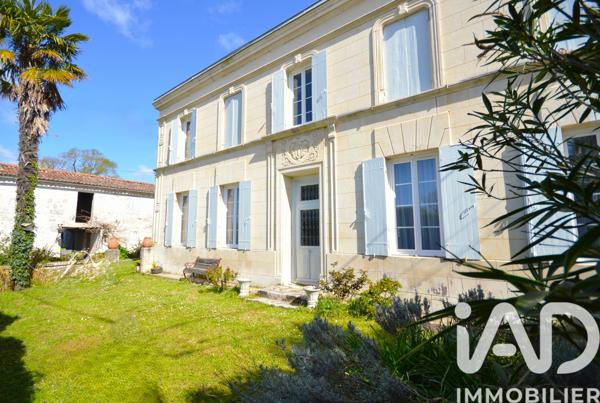 Maison à vendre 8 pièces 272 m² Corme-Écluse