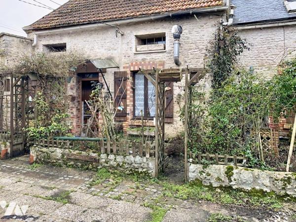 À vendre – Maison en pierre à rénover avec dépendances – Charmont-en-Beauce