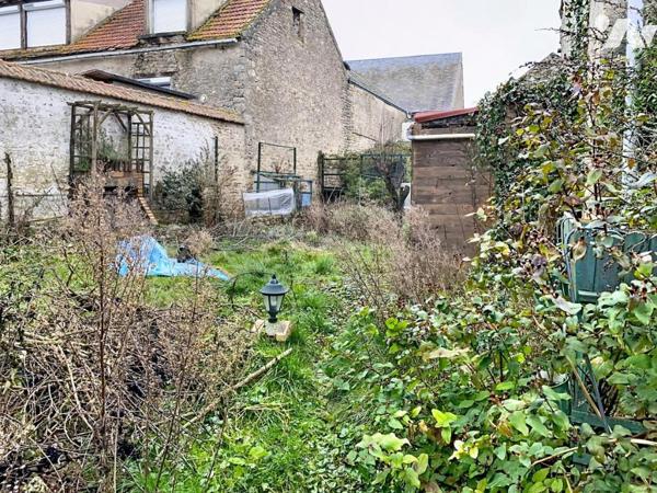 À vendre – Maison en pierre à rénover avec dépendances – Charmont-en-Beauce