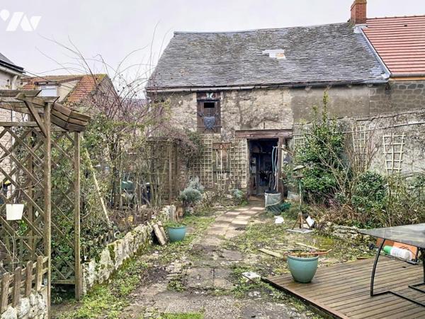 À vendre – Maison en pierre à rénover avec dépendances – Charmont-en-Beauce