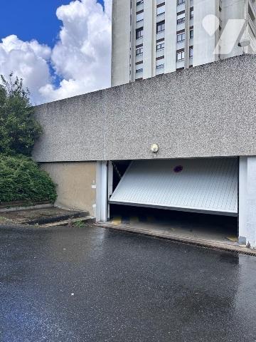 A Vendre / Garage fermé en copropriété à proximité de l'hôtel de ville de Joué-Les-Tours