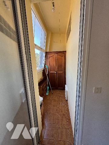SARLAT, proche centre médiéval, appartement lumineux T3 situé au dernier étage avec ascenseur. Cave.