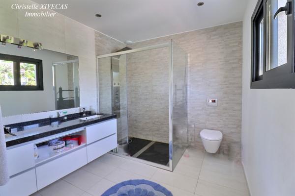 La Belle Contemporaine avec piscine chauffée