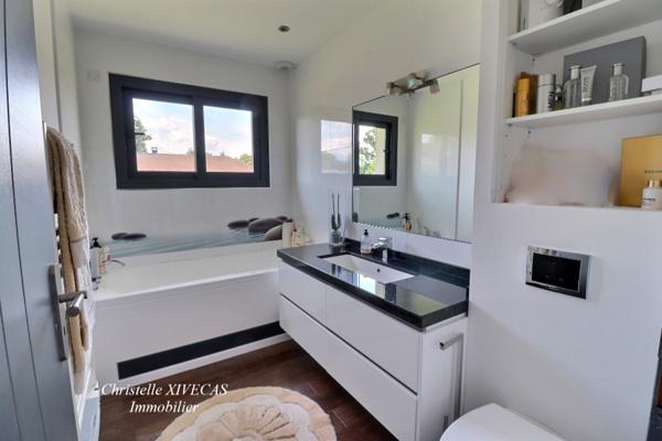 La Belle Contemporaine avec piscine chauffée