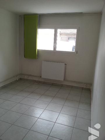 IMMEUBLE COMPOSE 3 APPARTEMENTS, 1 MAISON, 1 PARTIE COMMERCIALE