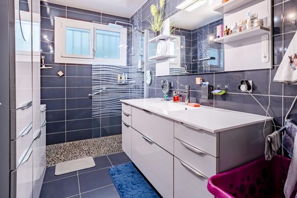 Maison
         5 pièces
        - 132 m² 305 000 €*