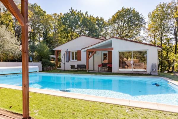 Maison
         5 pièces
        - 132 m² 305 000 €*
