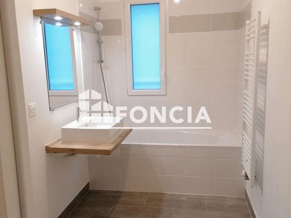 Location Appartement 2 pièces 53 m² - 130 RUE CHATEAUBRIAND Monteux 84170