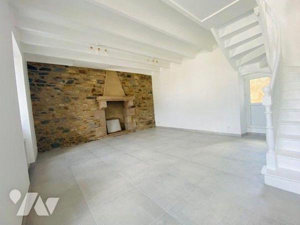 A vendre à Perros-Guirec (22700) en Côtes-d'Armor (22), Maison rénovée au centre-ville de Perro...