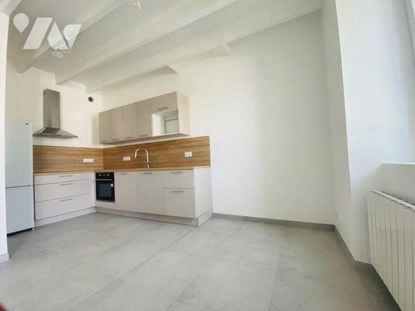 A vendre à Perros-Guirec (22700) en Côtes-d'Armor (22), Maison rénovée au centre-ville de Perro...