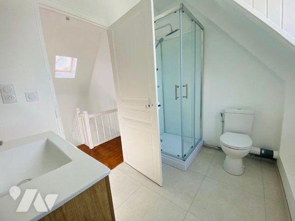 A vendre à Perros-Guirec (22700) en Côtes-d'Armor (22), Maison rénovée au centre-ville de Perro...