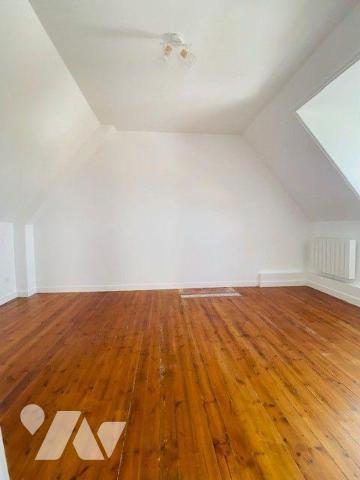 A vendre à Perros-Guirec (22700) en Côtes-d'Armor (22), Maison rénovée au centre-ville de Perro...