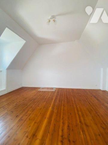 A vendre à Perros-Guirec (22700) en Côtes-d'Armor (22), Maison rénovée au centre-ville de Perro...
