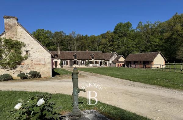 Cheverny, Fermette 8 Chambres -  380 m² à vendre