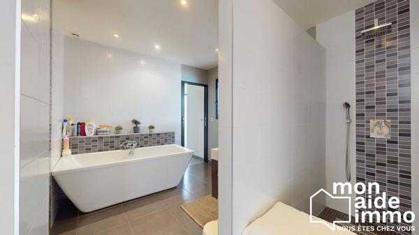 Superbe villa avec piscine, proche centre Casteljaloux