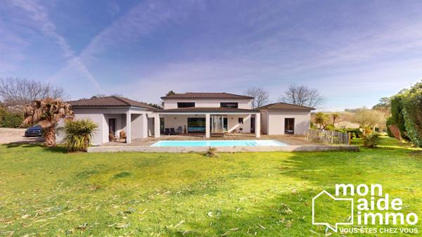 Superbe villa avec piscine, proche centre Casteljaloux