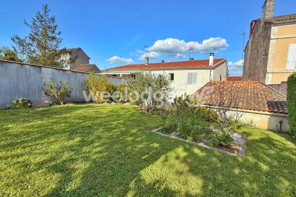 Maison à vendre 6 pièces de 155,72 m² à Magnac-sur-Touvre