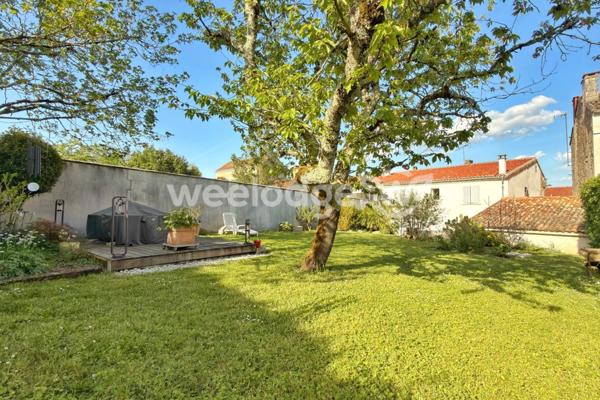 Maison à vendre 6 pièces de 155,72 m² à Magnac-sur-Touvre