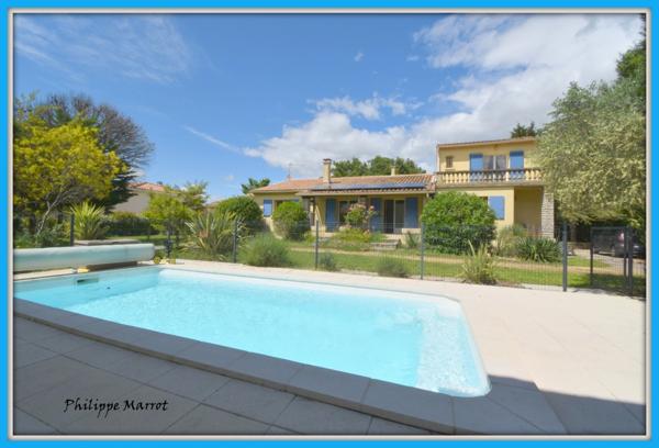Villa avec gîte, piscine et vue à quelques minutes d’Uzès