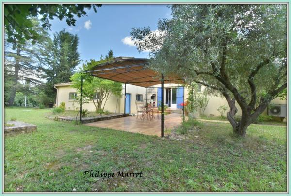 Villa avec gîte, piscine et vue à quelques minutes d’Uzès