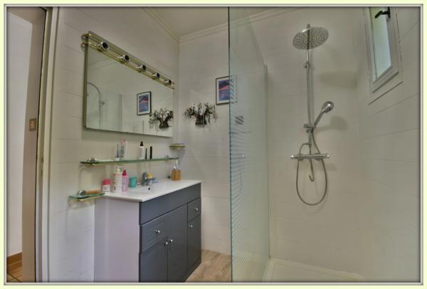 Villa avec gîte, piscine et vue à quelques minutes d’Uzès