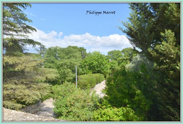 Villa avec gîte, piscine et vue à quelques minutes d’Uzès