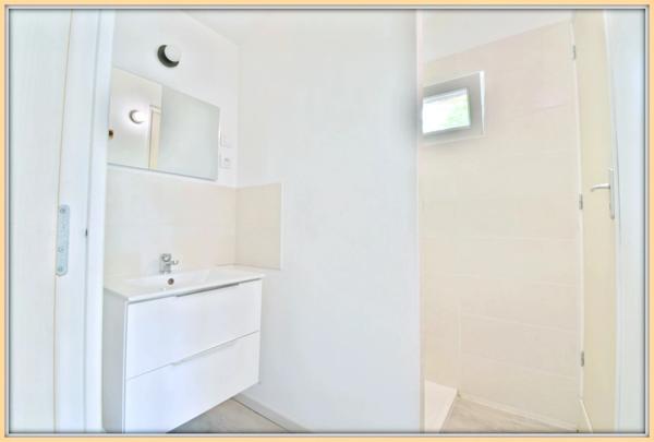 Villa avec gîte, piscine et vue à quelques minutes d’Uzès