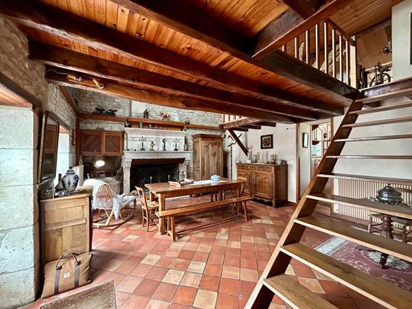 Maison Cherveux 4 pièce(s) 123 m2, Cherveux 79410