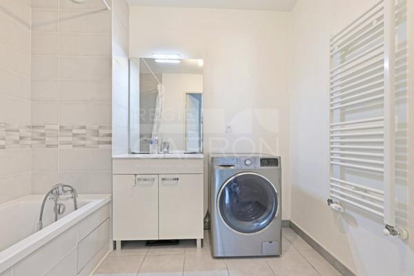 Appartement 3 pièces avec balcon - 2 chambres A VENDRE - VENISSIEUX - 61.19 m 2 - 184 000 €