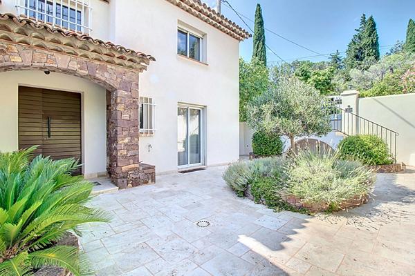A VENDRE ! Maison Draguignan 8 pièces de 314 m² sur terrain 2549 m² de jardin avec piscine
