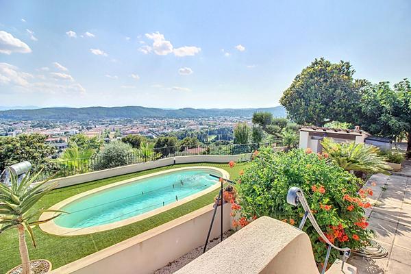 A VENDRE ! Maison Draguignan 8 pièces de 314 m² sur terrain 2549 m² de jardin avec piscine