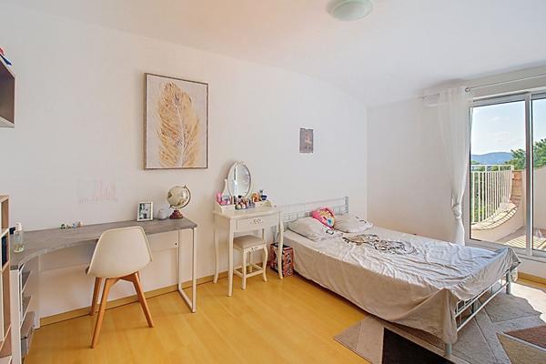 A VENDRE ! Maison Draguignan 8 pièces de 314 m² sur terrain 2549 m² de jardin avec piscine