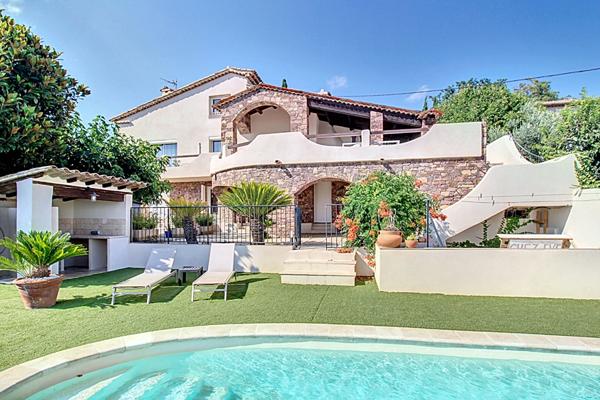 A VENDRE ! Maison Draguignan 8 pièces de 314 m² sur terrain 2549 m² de jardin avec piscine