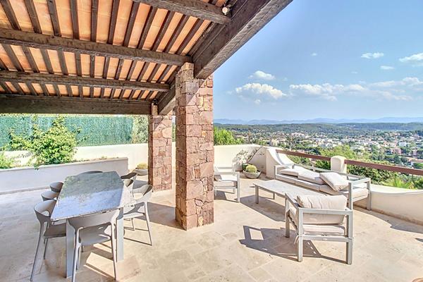 A VENDRE ! Maison Draguignan 8 pièces de 314 m² sur terrain 2549 m² de jardin avec piscine