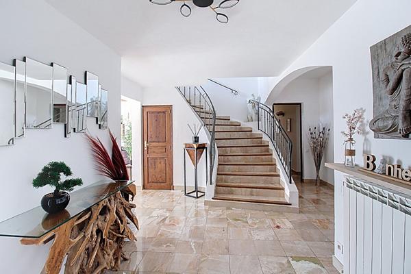 A VENDRE ! Maison Draguignan 8 pièces de 314 m² sur terrain 2549 m² de jardin avec piscine