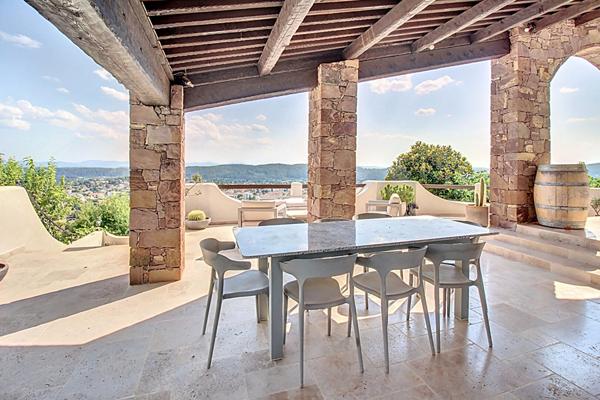 A VENDRE ! Maison Draguignan 8 pièces de 314 m² sur terrain 2549 m² de jardin avec piscine