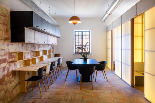 Loft de 250m2 sur le vieux port au coeur de Marseille - usage familial et/ou professionnel.