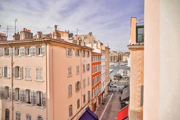 Loft de 250m2 sur le vieux port au coeur de Marseille - usage familial et/ou professionnel.