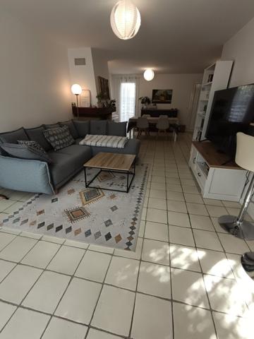 Très belle Maison Superbement Rénovée à qqs minutes à pied de la Gare RER de Cergy Saint Christophe