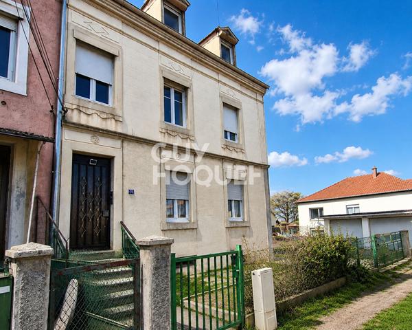 Immeuble de rapport  Mulhouse Dornach avec 3 F2 et 2 garages